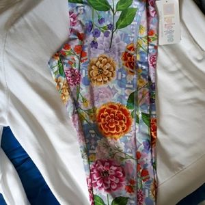 *NWT* Athletic capri LulaRoe Jade